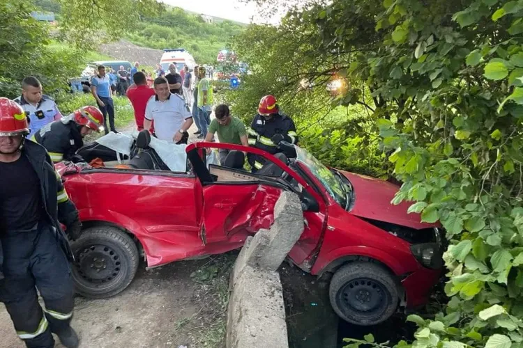 Accident grav pe strada Gârbăului, Florești. O tânără a rămas încarcerată, iar un tânăr se afla în stare gravă, întins pe asfalt, la sosirea echipajelor