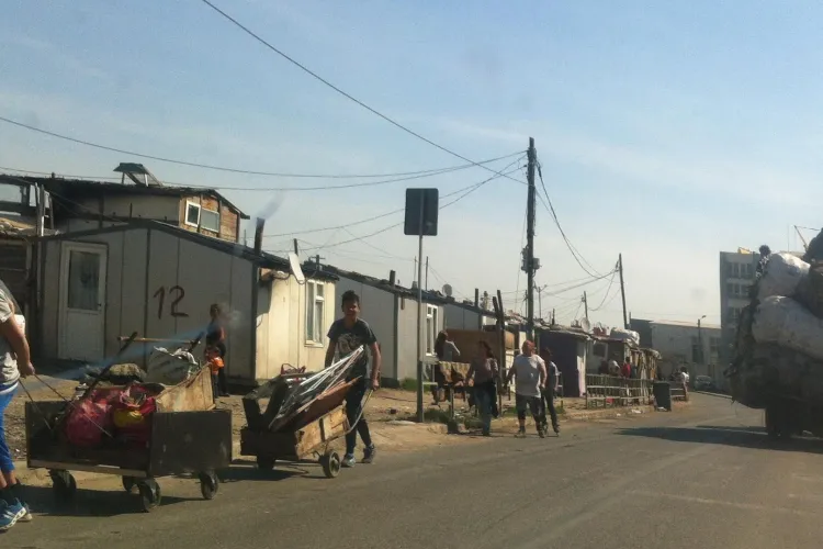 ADI Zona Metropolitană Cluj va mai achiziționa minim 30 de apartamente pentru romii de la Pata Rât 