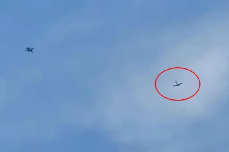 VIDEO - Un avion a intrat neautorizat în spaţiul aerian al României. A fost urmărit până a ajuns în Bulgaria. „F-16 e, frate! De luptă!”