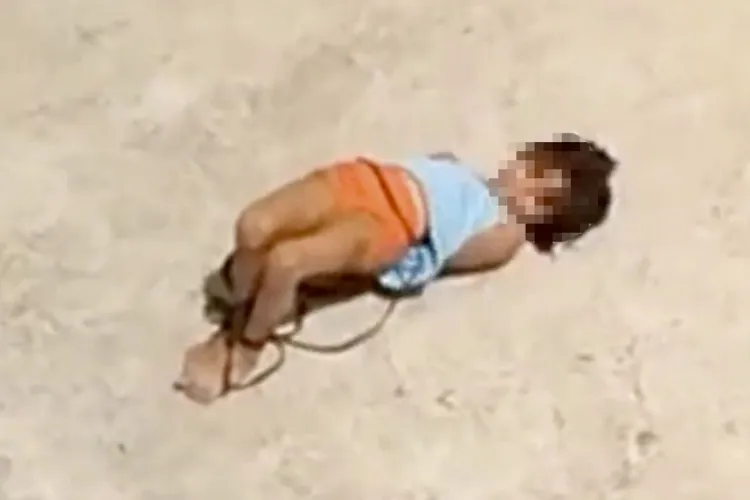 Cruzime de neimaginat. O mamă şi-a legat fetiţa de 5 ani cu o frânghie și a lăsat-o în soare pentru că „nu și-a terminat temele''