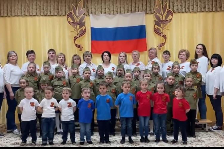 VIDEO. Copiii de la o creșă din Rusia au fost puși să cânte despre moarte. Sunt pregătiți să moară pentru Putin