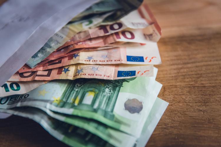„România se împrumută cu 1000 de euro pe secundă”, spune Ghinea. În timp ce un „uragan economic” se apropie
