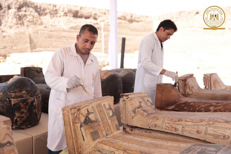 Turiștii care merg în Egipt au o nouă atracție! Egiptenii se pregătesc să expună sute de noi sarcofage   