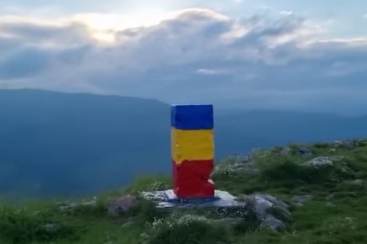 Borna de la Piatra Secuiului a fost vopsită greșit în culorile drapelului românesc și a fost revopsită - VIDEO