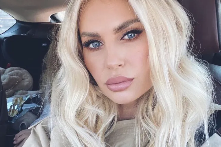 Andreea Bănică, curtată de un miliardar, care s-a oferit să o plimbe cu mașina: „Am plecat, cu acordul lui Lucian. Eram stângace”