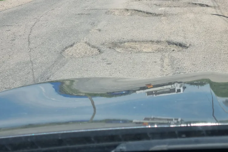 Drum ”bombardat” de la Cluj spre Beclean, ”dintre Dezastrupol si Taxadedrumupol” - FOTO