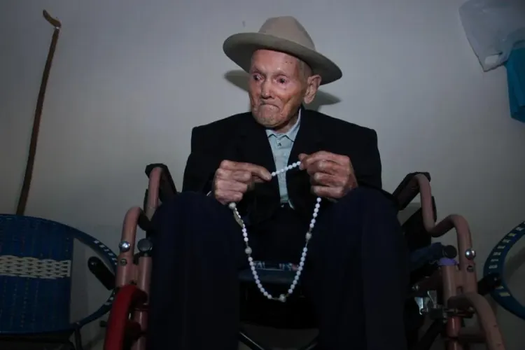 Câți ani împlinește cel mai în vârstă bărbat din lume. Secretul longevităţii: Un păhărel de tărie în fiecare zi