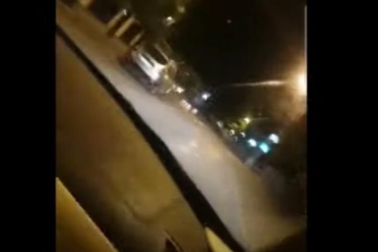 VIDEO. Un tânăr șofer lovește trei mașini parcate în timp ce face live pe Facebook. Păgubiții, nevoiți să le repare pe propria cheltuială