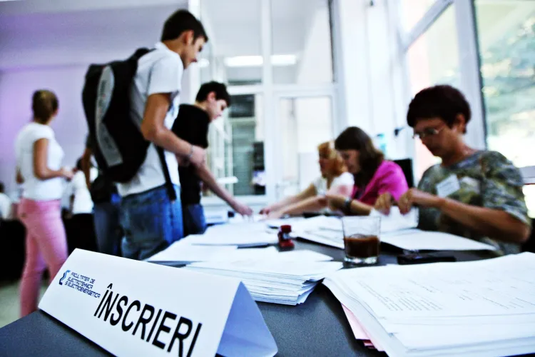 Admitere facultate 2022: Se ia în calcul predarea în sistem hibrid a cursurilor. Unele facultăți vor crește durata studiilor de la trei la patru ani 