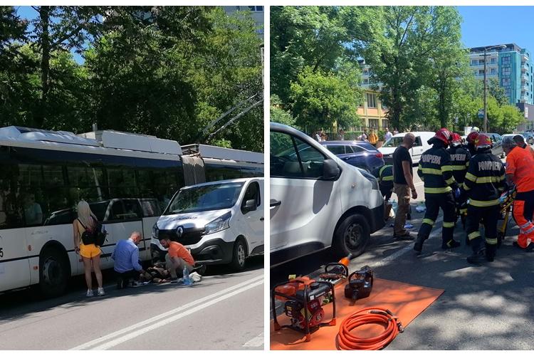 Accident aproape de Iulius Mall Cluj. O mașină de la Cargus s-a urcat peste o femeie de 64 de ani - FOTO   