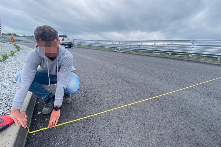 Dorin Bob a măsurat strada Frunzișului, în sensul giratoriu de la Lidl / Wings, și spune că are 2 benzi - FOTO   