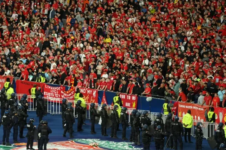 Fanii echipelor Real Madrid și Liverpool, luați cu asalt de tâlharii din Franța, la finala Champions League. Unele fete au fost dezbrăcate în stradă