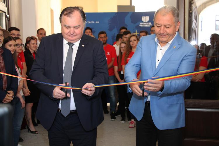 UTCN a inaugurat noul sediu al Extensiei Universitare Bistrița. Rectorul UTCN: Niciodată nu a fost o nevoie mai mare de ingineri - FOTO   