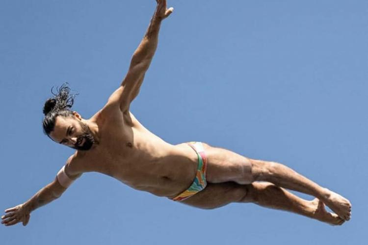 Săritorul în apă Cătălin Preda, premiat la Cupă mondială din Paris, se antrenează fără apă, pe saltele - FOTO   