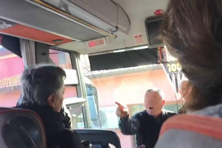 Bărbat arestat după ce a făcut scandal monstru în autocarul de pe ruta Cluj - Neamț   