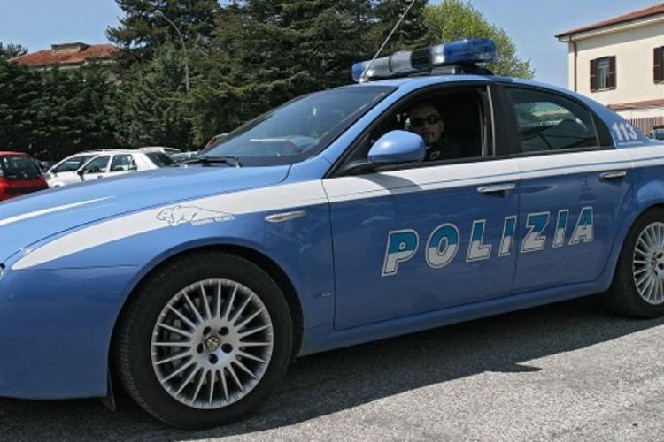 O româncă a lovit cu mașina patru polițiști în Italia și a fost reținută: Voi nu știți cine sunt eu!   