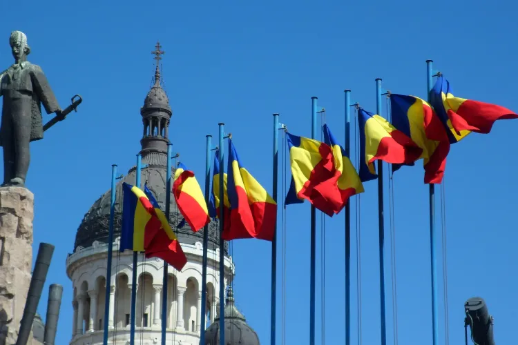 CLUJ - Ceremonii militare și religioase cu ocazia „Zilei Drapelului Naţional”: Depunerea Drapelului la Catedrala Metropolitană și Înălțarea pe catarg