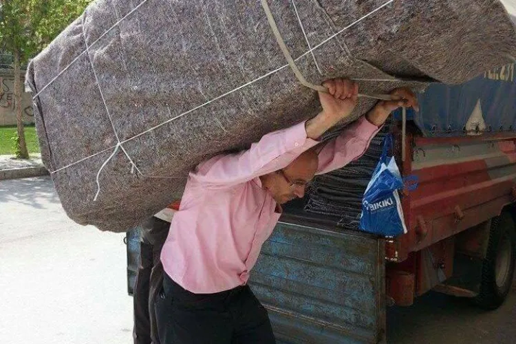 Un clujean a vrut să se angajeze șofer la Direcția Agricolă Cluj, dar a aflat că trebuie să fie grădinar și HAMAL - VIDEO