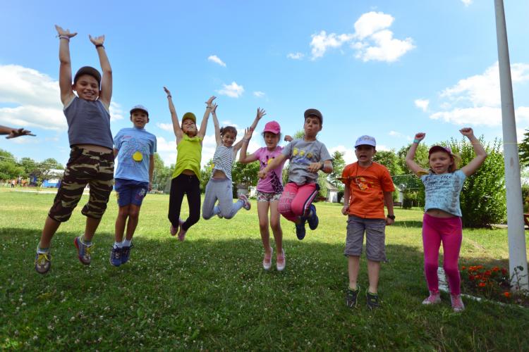 ​​Premieră în România, tabăra Yuppi Camp pentru copii bolnavi cronic și frații lor. Îi ajută pe cei mici în lupta cu boala!