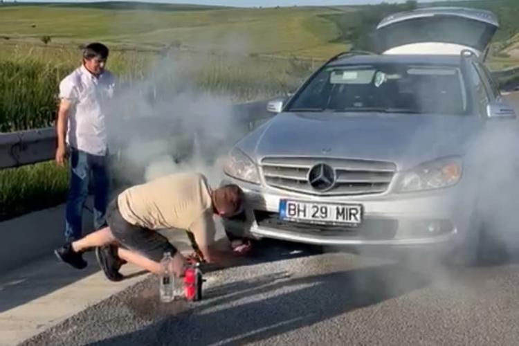 FOTO. Mașină în flăcări pe Autostrada A3. Şoferul a reuşit să iasă la timp din autoturismul avariat