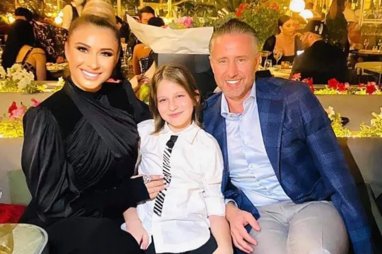 Câți bani trebuie să achite Reghecampf pentru pensia alimentară, după divorțul de impresara Anamaria Prodan