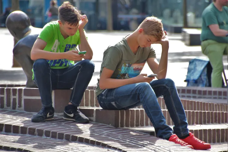 S-a votat cu scandal legea educației sexuale în școli. Clujeanul Coleșa: Nu avem nevoie de masturbarea copiilor   