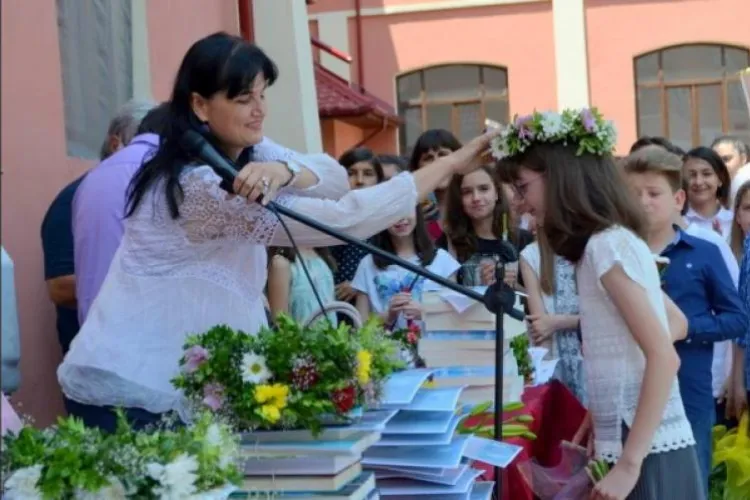 Doi profesori de la Universitatea ”Babeș-Bolyai”, despre eliminarea festivităților de premiere: Excelența jignește. Să promovăm doar idioți 