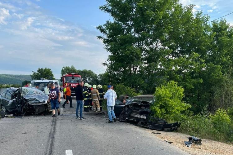 FOTO. Accident teribil în județul Cluj. Patru persoane, transportate de urgență la spital