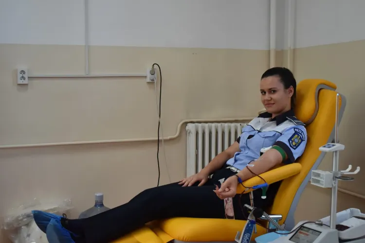 Polițiștii au donat sânge de Ziua Mondială a Donatorului   