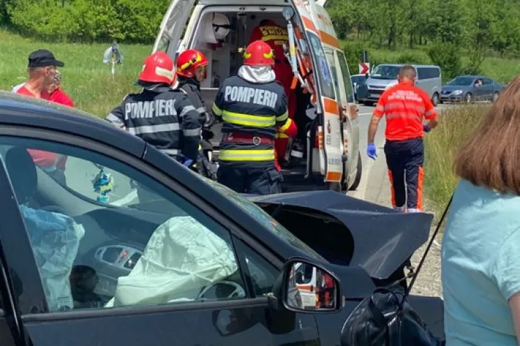 Cinci persoane rănite în urma unui accident pe DN 17D, în Bistrița Năsăud. O șoferiță din Cluj, implicată în accidentul grav