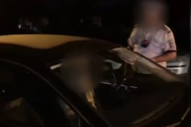 Polițist, prins băut la volan, cu încă doi colegi în mașină. A făcut scandal când a fost oprit