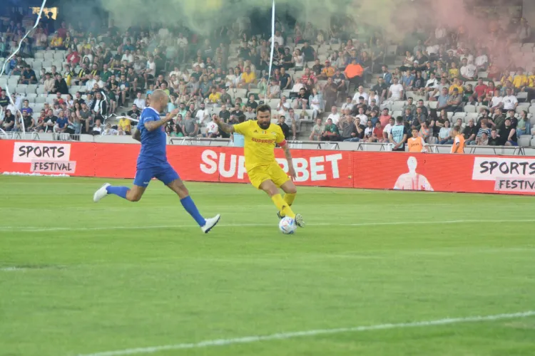 Mutu si Hagi, ovaționați ca adevărate GLORII la Cluj - VIDEO