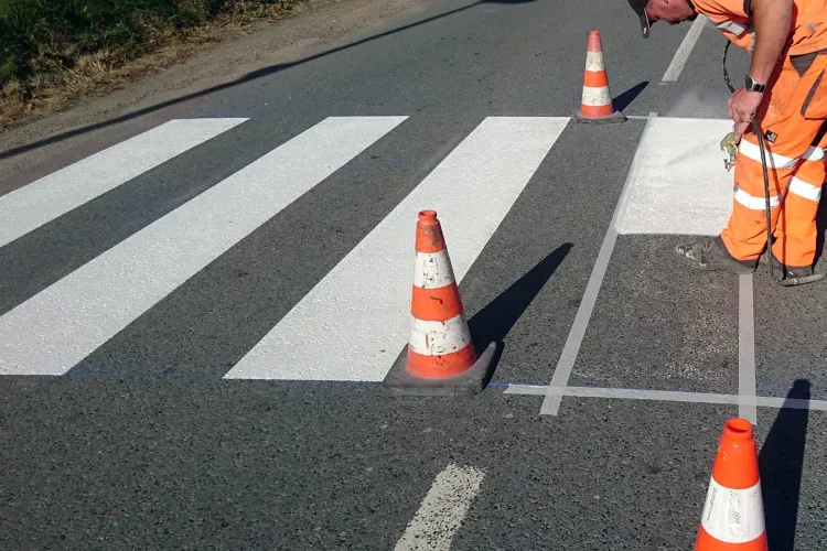 Primăria Cluj-Napoca anunță înființarea a patru treceri de pietoni noi. Vezi pe ce străzi au fost marcate 