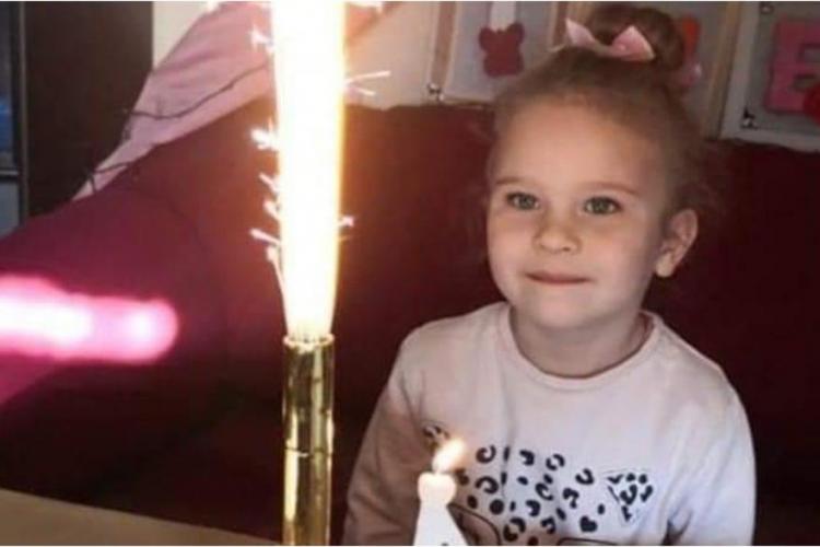 O fetiță de 4 anișori a murit de căldură, după ce a fost uitată de şofer în autobuzul care o ducea la grădiniţă