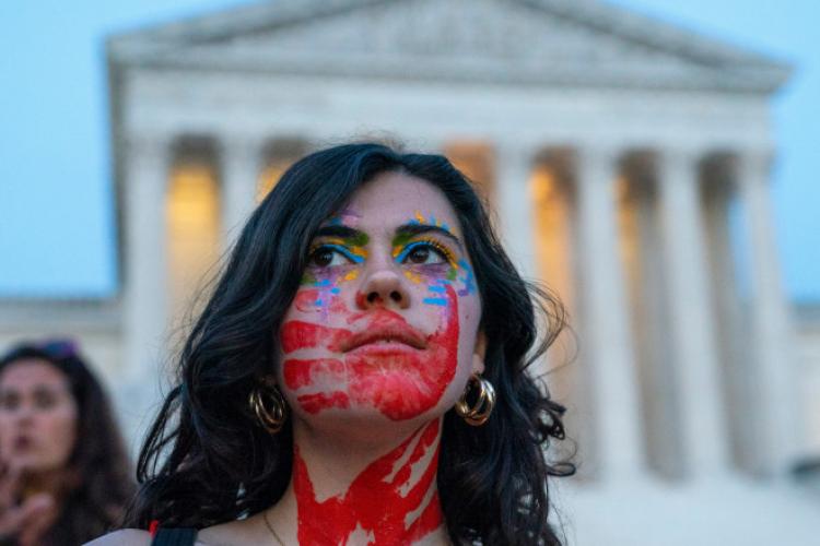 Milioane de femei din SUA își vor pierde dreptul la avort prin decizia Curții Supreme