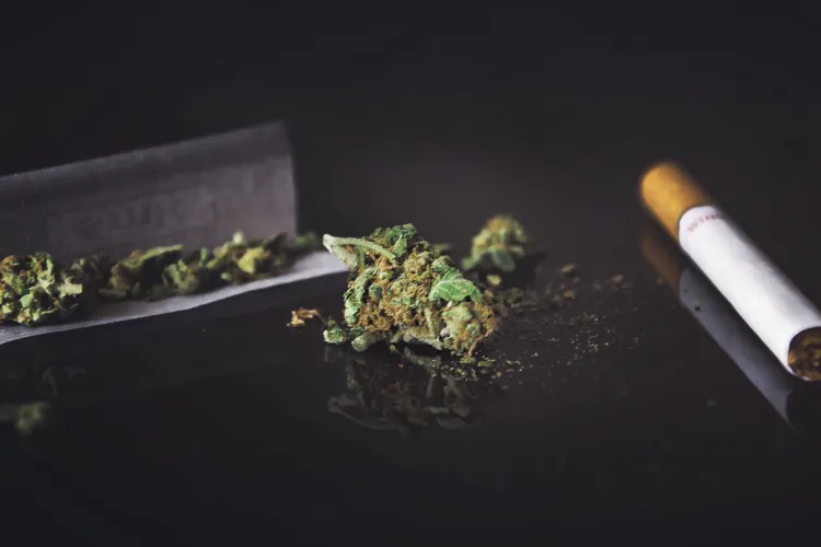 Se majorează pedepsele pentru trafic și consum de droguri. Consumul de cannabis se sancționează chiar și cu cinci ani de închisoare