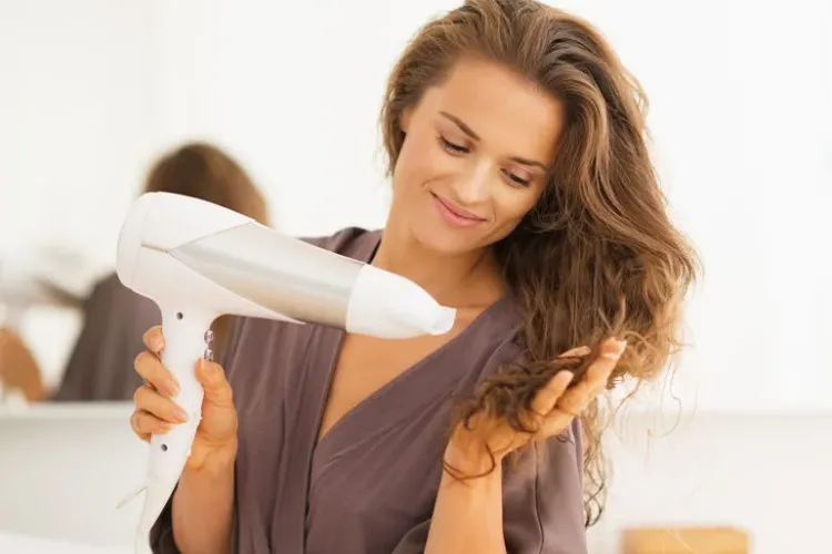 Panică într-un bloc din Târgu Mureş. Un incendiu a izbucnit, din cauza unui uscător de păr