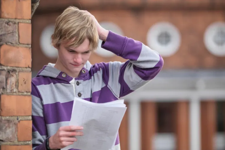 De la 5.50 la 9.25 după contestație. Diferență uriașă în urma recorectării unei lucrări la Evaluarea Națională 2022