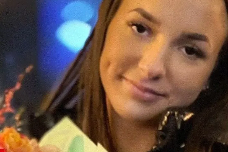 „Când cei dragi se sting, nu-ți mai revii niciodată”. Părinţii se pregătesc de înmormântarea lui Yasmin, tânăra s-a aruncat în gol de la etajul 5