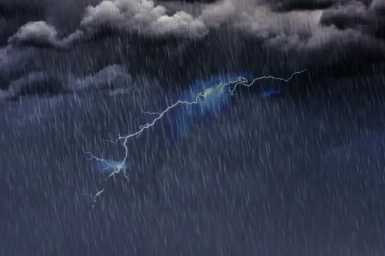 Clujul, sub COD GALBEN de ploi și vijelii. Scăpăm de valul tropical, dar vin furtunile