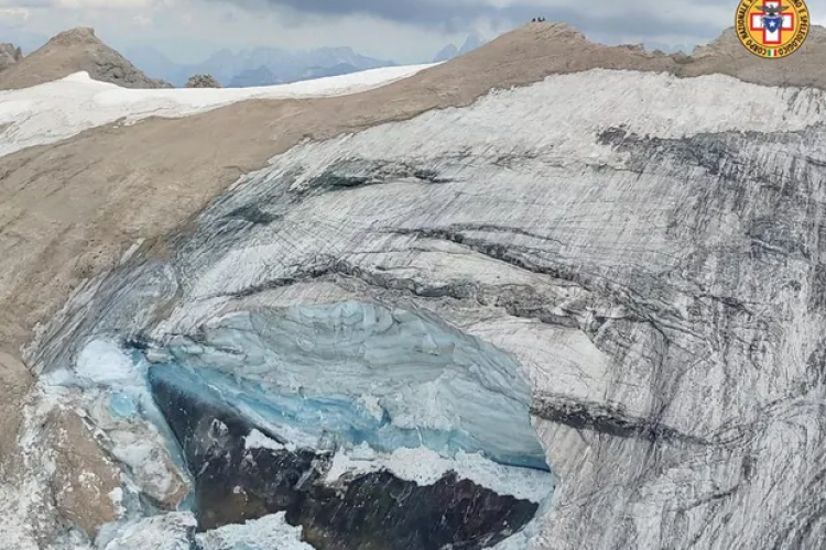 VIDEO - Românii dați dispăruți în urma prăbușirii unui ghețar în Italia, au fost găsiți. Cei trei nu se aflau printre cei prinși de avalanșă