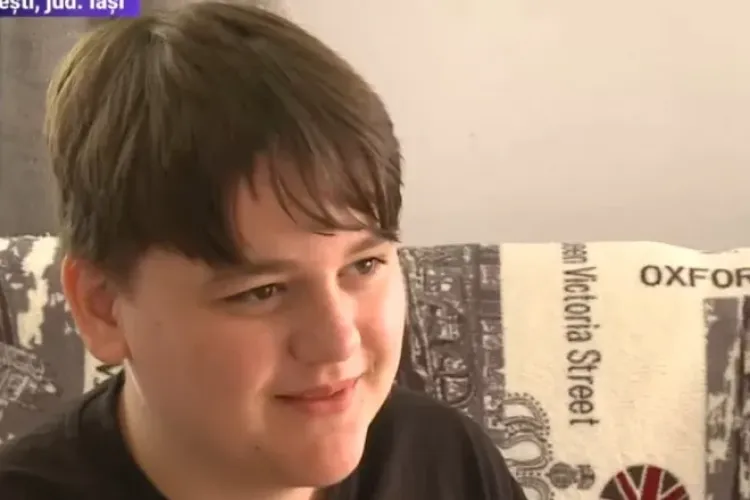 Povestea elevului de la țară, cu zece la Evaluarea Națională. Mama lui e femeie de serviciu: ”I-am spus învață pentru tine și viitorul e al tău”