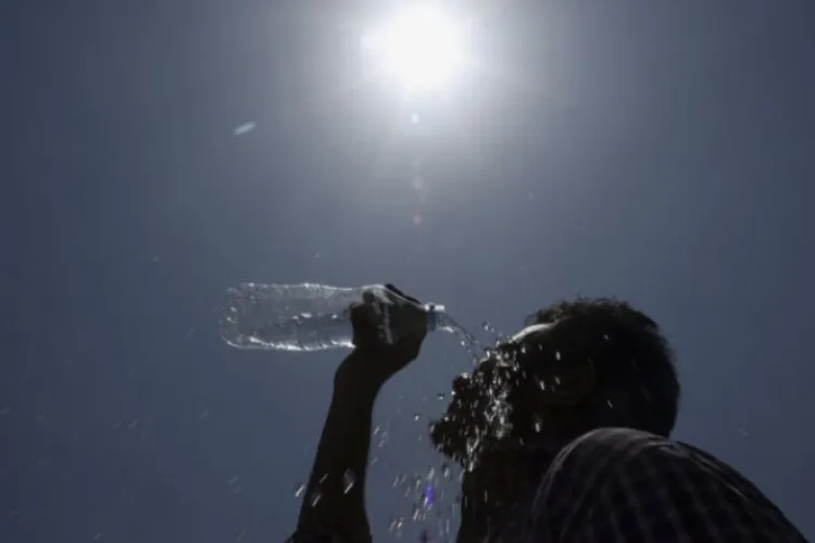 Temperaturile de foc din România fac prima victimă. Un bărbat a murit pe stradă, în mijlocul zilei