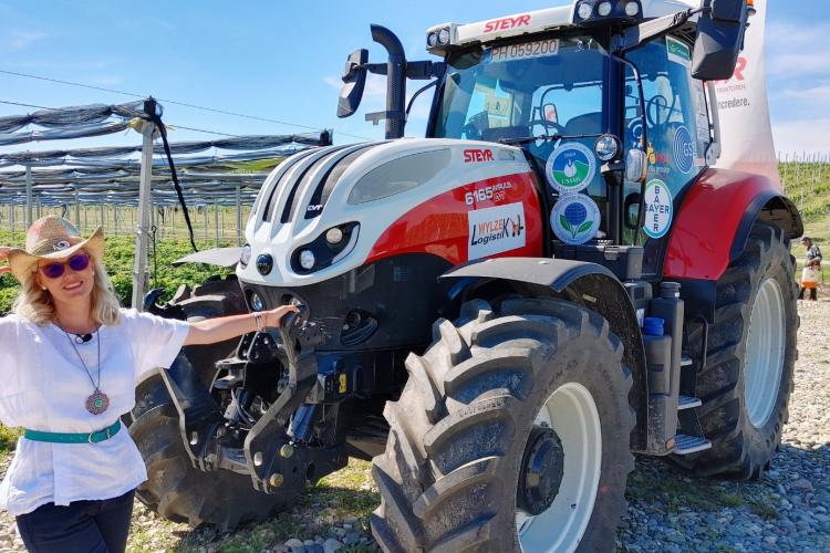 O jurnalistă a parcurs România la volanul unui tractor în căutarea celor mai bune ferme din țara noastră. Traseul l-a finalizat la Cluj-Napoca