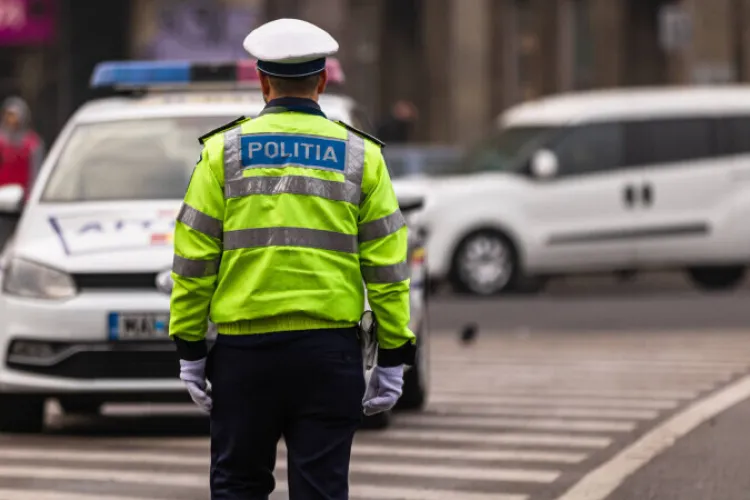 Le-a cerut să nu i se adreseze cu apelativul „doamnă” şi a dat la maxim muzica bisericească. Misiune bizară pentru polițiști