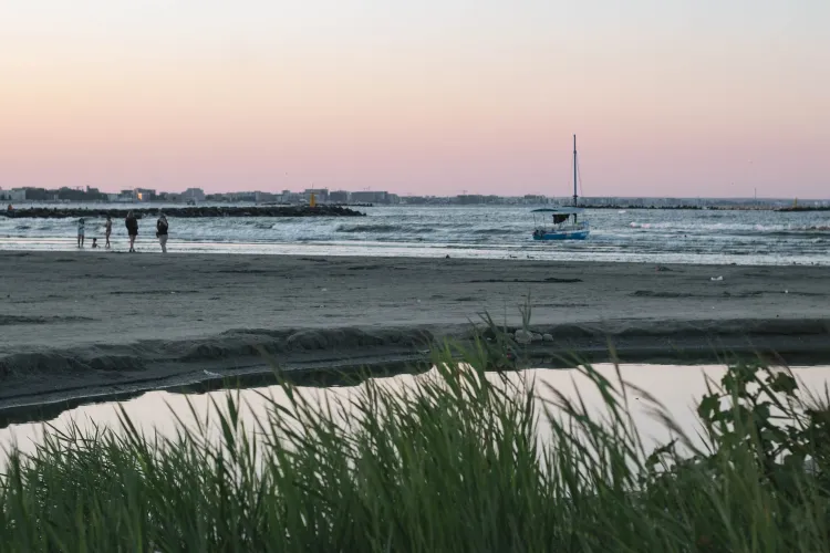 Țeapa cu taxiul de pe litoral. Un drum între staţiuni, mai scump decât un bilet de avion până în Grecia