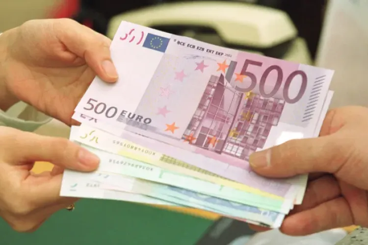 Studenţii pot primi 10.000 de euro, cu garanţie de la stat. Pe ce pot cheltui acești bani