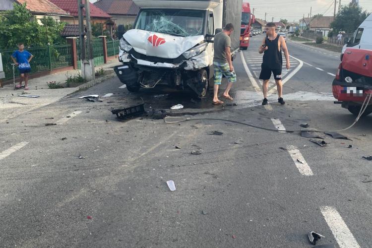 Accident cu trei masini la Iclod. Traficul a fost blocat - FOTO