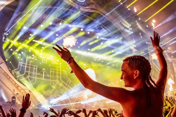 Reguli mai dure la Festivalul Neversea 2022. Organizatorii speră să nu se repete tragedia de la Saga Festival. Vor fi prezenți specialiști antidrog 