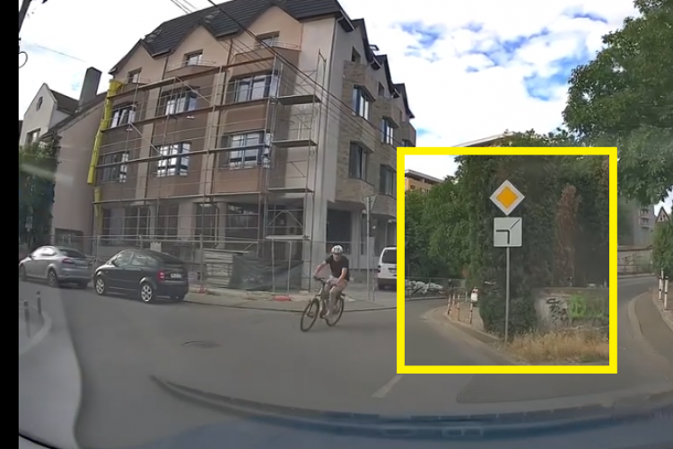 VIDEO - Biciclist impertinent la Cluj-Napoca: ”Știi ce e mai rău decât să fii prost, să insiști!”. Dialog dintre un șofer și un biciclist   